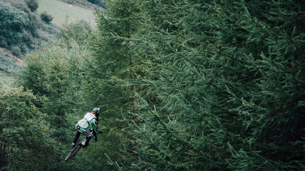 Detailansicht: Russell Brand Prozess