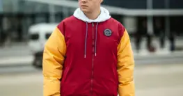 Bomberjacke Vintage Stil aus dunkelbraunem Leder mit Rippbündchen und Patina