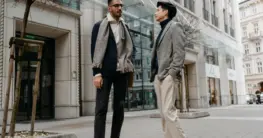 Lederjacke Business Outfit für Damen und Herren, kombiniert mit Bluse und Hemd im Büro