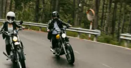 Beste cognacfarbene Café-Racer-Jacken Damen aus Vollnarbenleder mit Stehkragen und Reißverschlussdetails